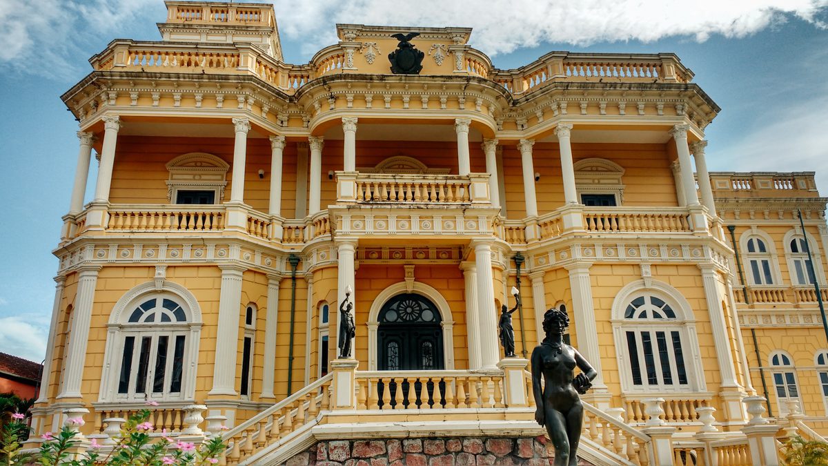 Palácio Rio Negro, casarão histórico amarelo do centro de Manaus